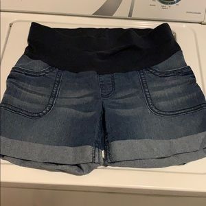 Maternity shorts